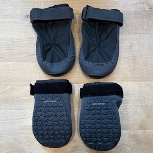 Ruffwear Black Dog Boots 2.5 with Hook-and-Loop Straps Never Used